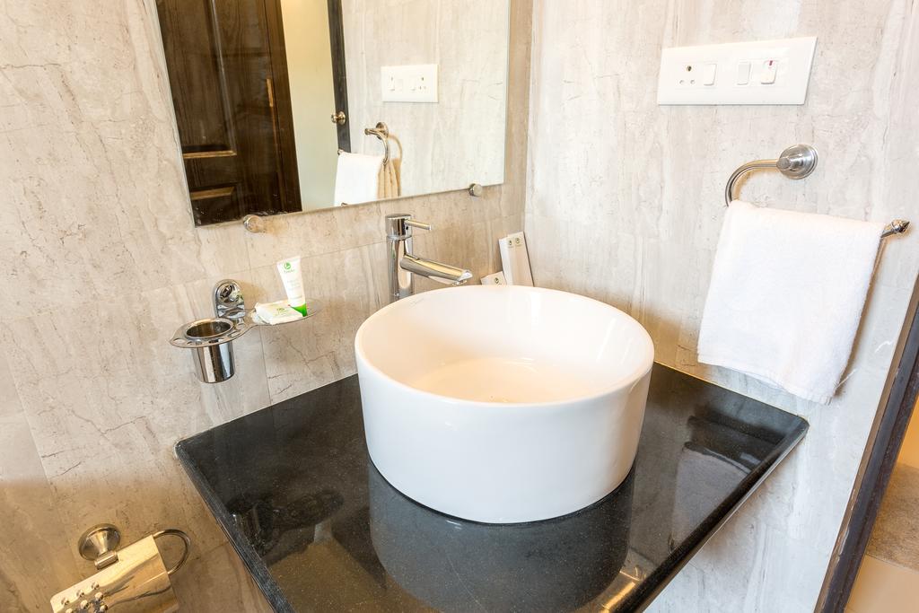 Treebo Trend Zeebo Suites Arpora Buitenkant foto
